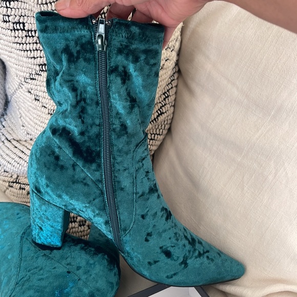 Crushed velvet green boot - Picture 6 of 7